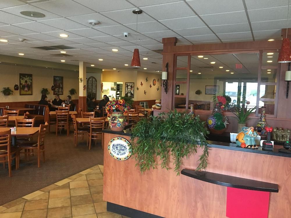 Boarders Inn & Suites By Cobblestone Hotels - Grand Island Extérieur photo