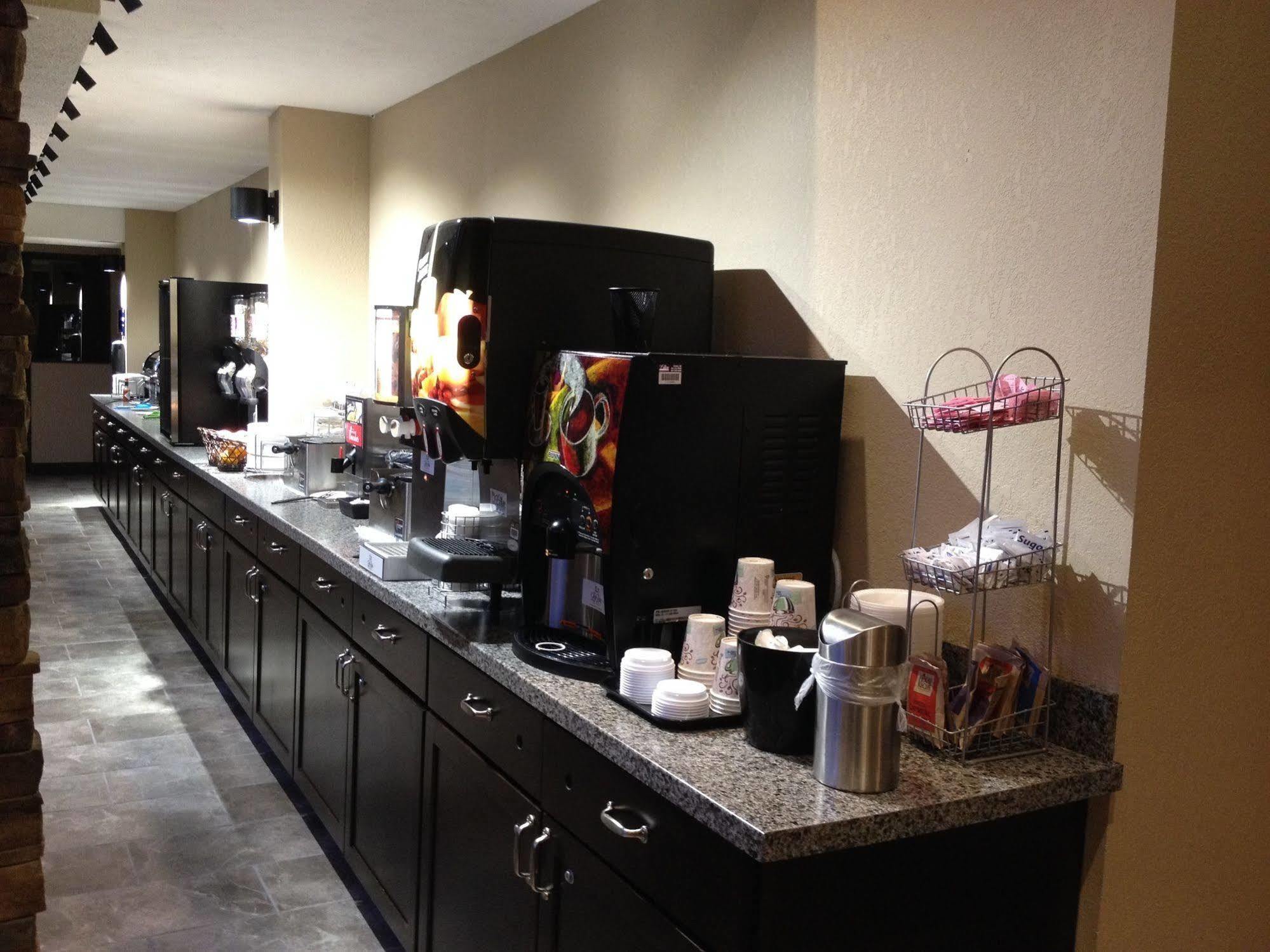 Boarders Inn & Suites By Cobblestone Hotels - Grand Island Extérieur photo