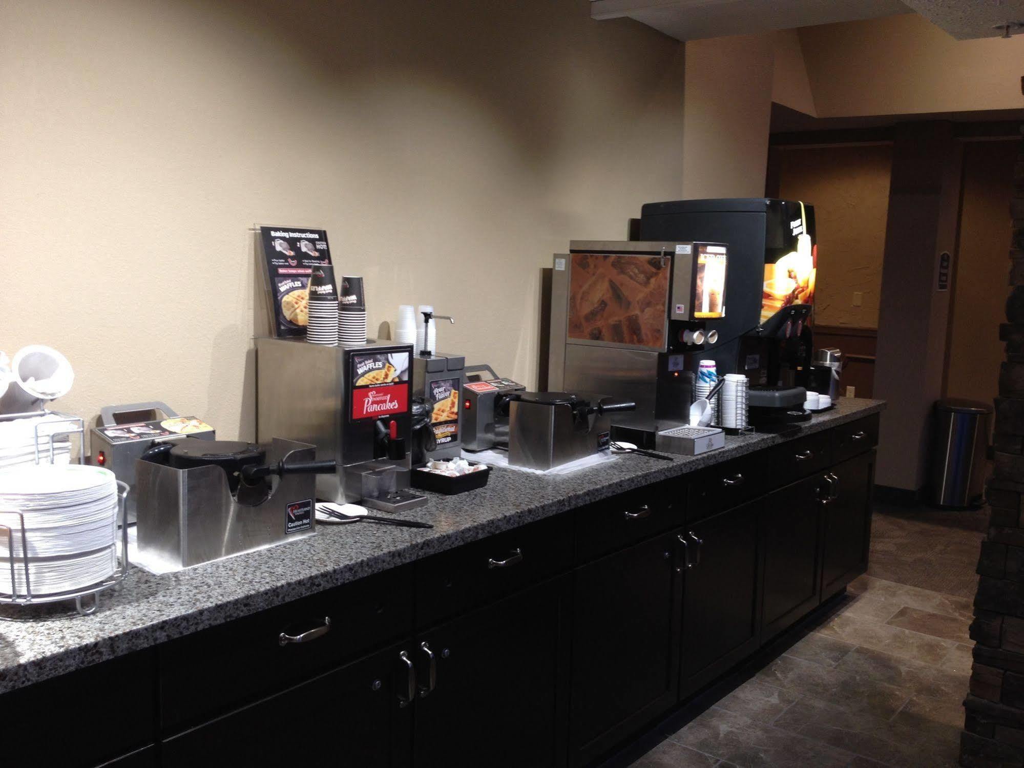Boarders Inn & Suites By Cobblestone Hotels - Grand Island Extérieur photo