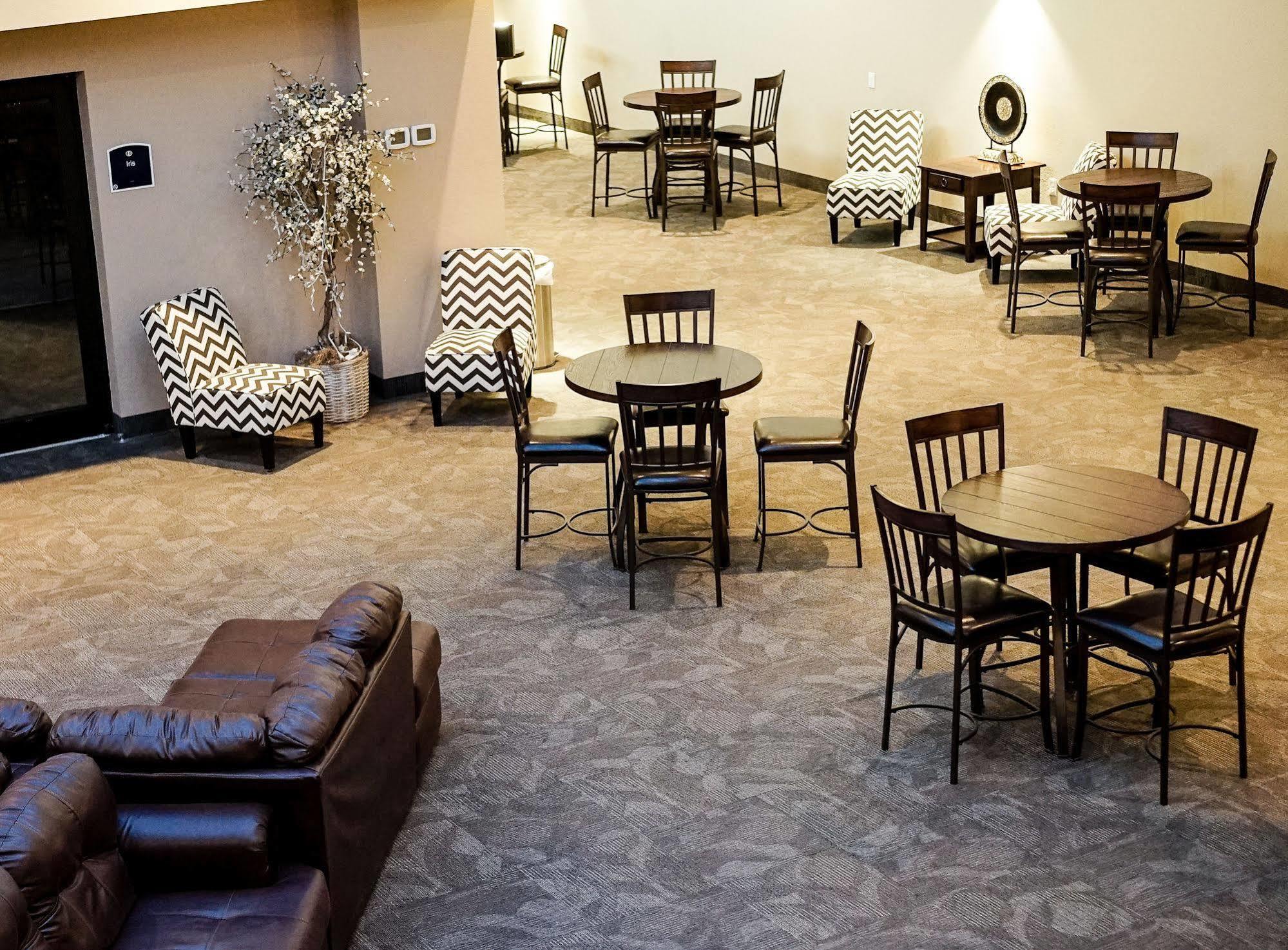 Boarders Inn & Suites By Cobblestone Hotels - Grand Island Extérieur photo